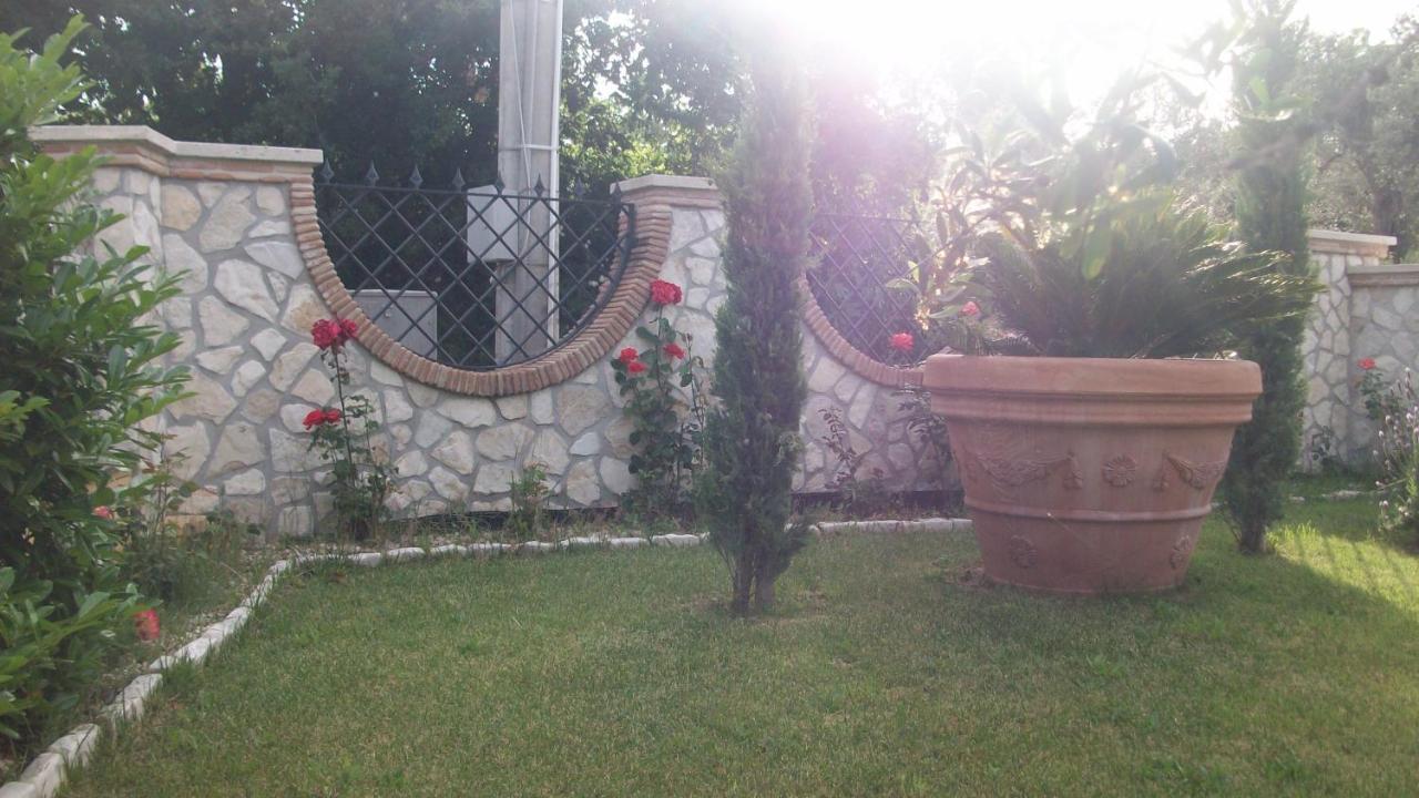 Bed and Breakfast Il Giardino Degli Ulivi Каннето Экстерьер фото