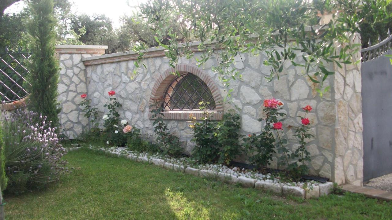Bed and Breakfast Il Giardino Degli Ulivi Каннето Экстерьер фото